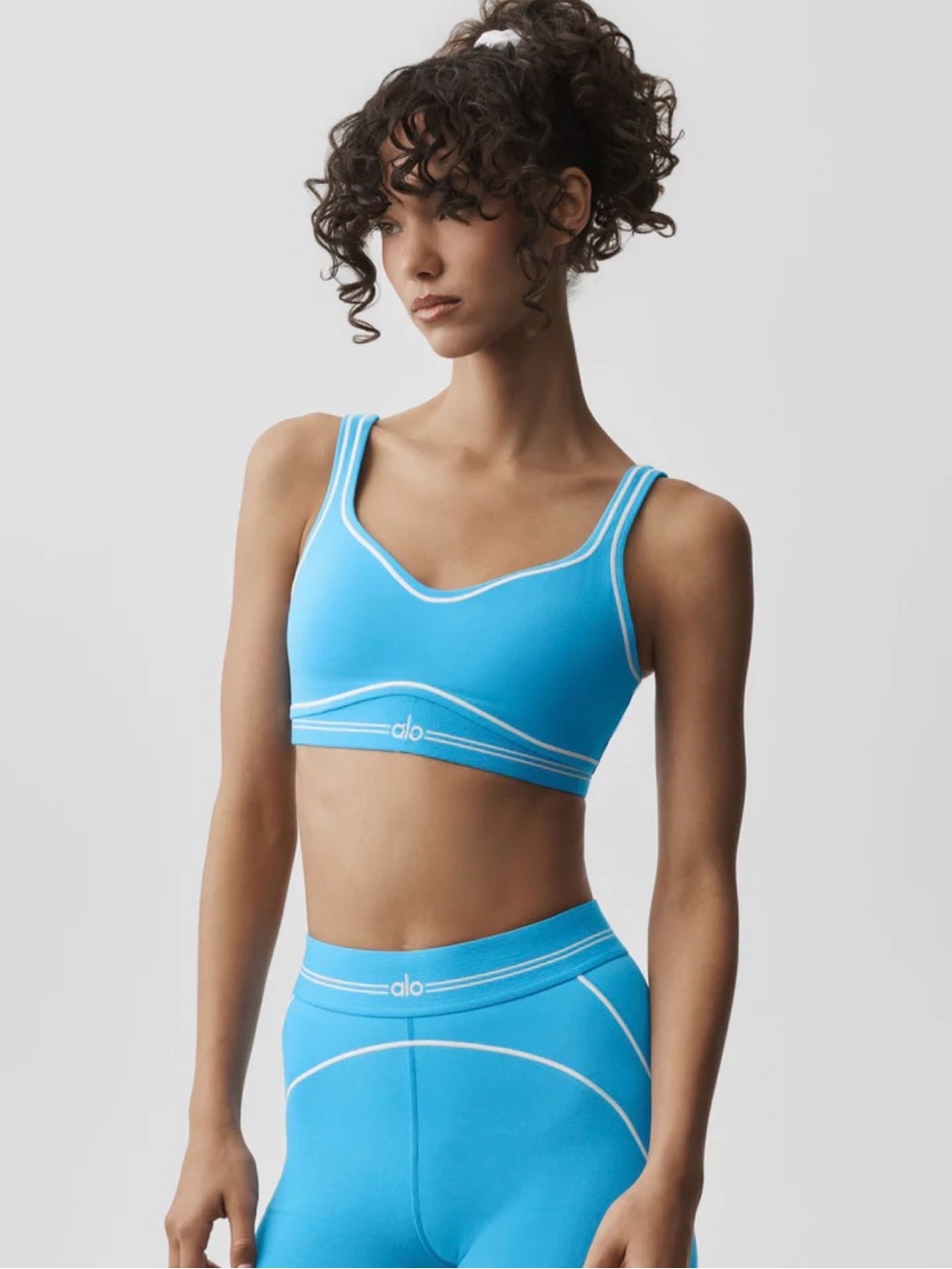 BRAND NEW Alo yoga airbrush heart throb bra azure blue